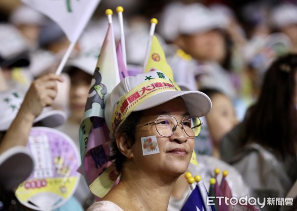 ▲▼罷團於立法院外濟南路舉辦【為民主守夜 公民集氣晚會】。（圖／記者李毓康攝）