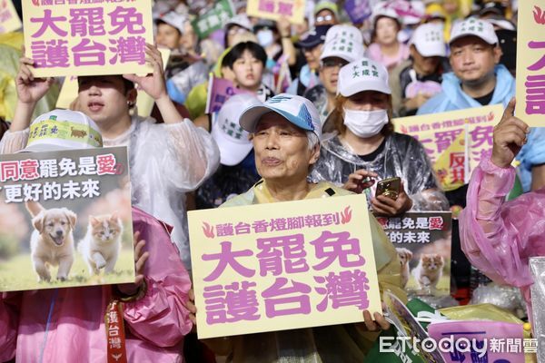 ▲▼罷團於立法院外濟南路舉辦【為民主守夜 公民集氣晚會】。（圖／記者李毓康攝）