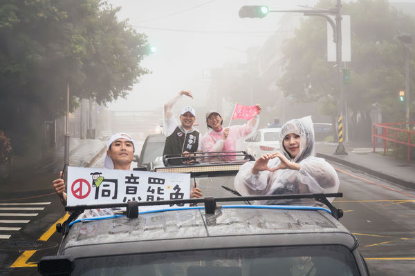 ▲▼倒數一天！「新北來罷」車隊不畏風雨前進林口、泰山、板橋 蘇巧慧：出門投票 讓世界知道親中不是台灣的選項。（圖／民進黨新北市黨部提供）