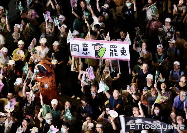 ▲▼ 罷團於立法院外濟南路舉辦【為民主守夜 公民集氣晚會】。（圖／記者李毓康攝）