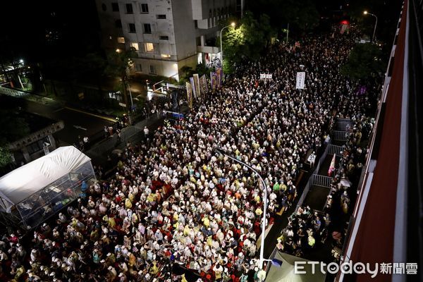 ▲▼ 罷團於立法院外濟南路舉辦【為民主守夜 公民集氣晚會】。（圖／記者李毓康攝）