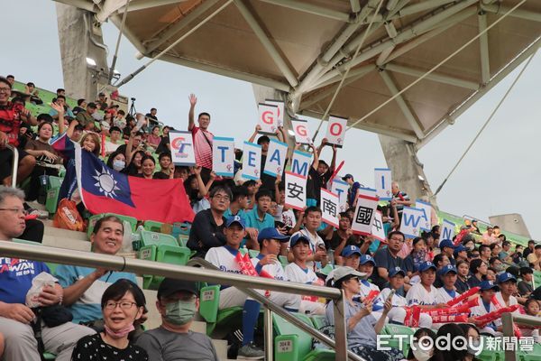 ▲第八屆WBSC U12世界盃少棒錦標賽25日晚間在台南亞太國際棒球訓練中心盛大揭幕，來自五大洲12國的小小球員齊聚府城，首戰即由地主中華隊迎戰強敵古巴。（圖／記者林東良翻攝，下同）