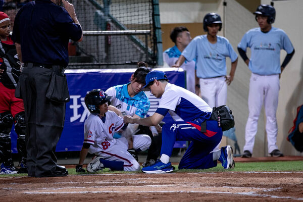 ▲▼  U12世界盃，古巴投手多次投出近身球，其中林楷宸兩度遭觸身球擊中           。（圖／棒協提供）