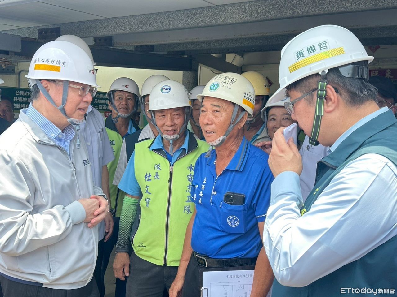 卓榮泰視察台南災區感謝做工行善團 災後即刻動員修屋救弱勢
