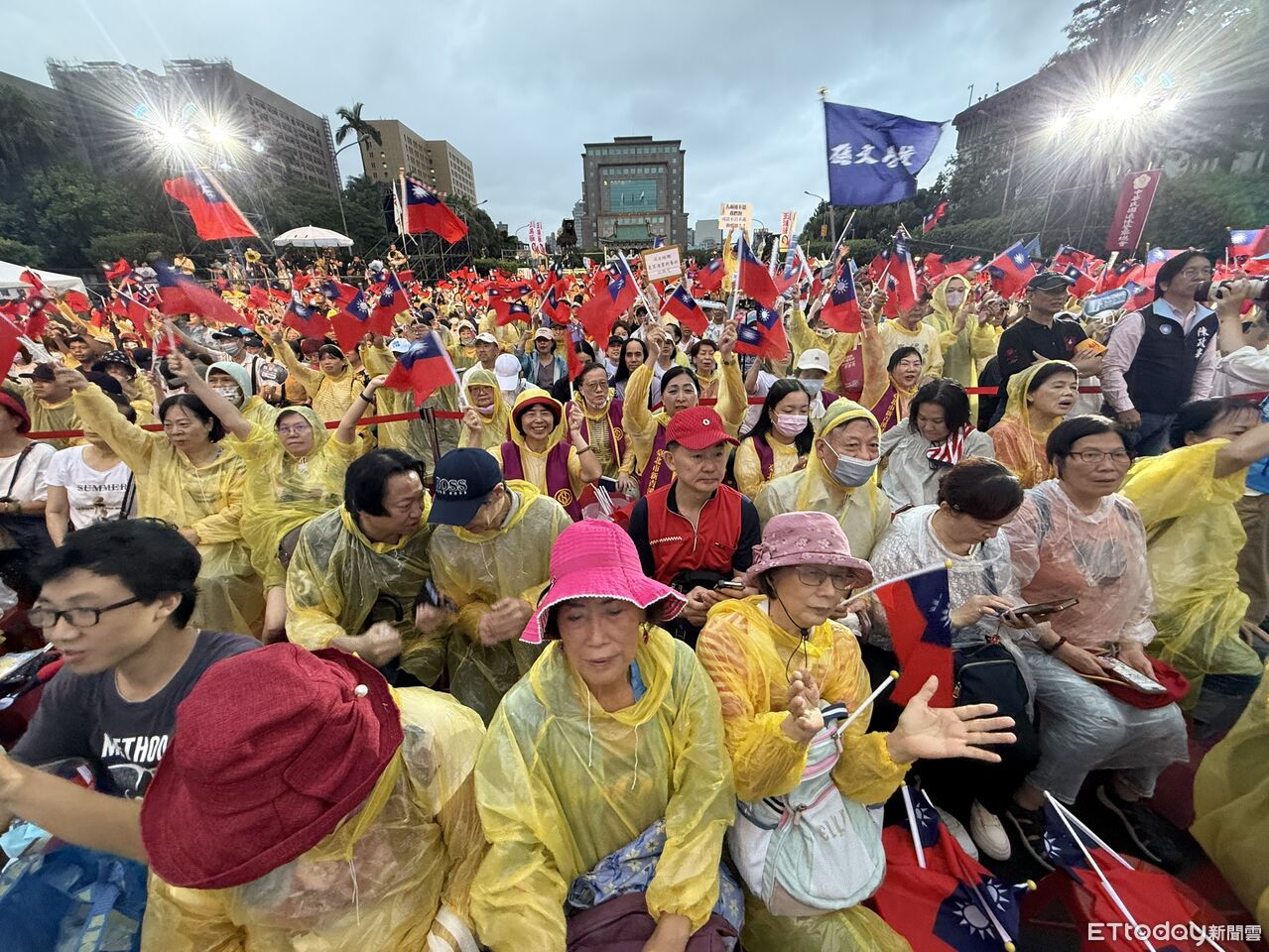 藍選前之夜開場破3萬人　高虹安打頭陣：面臨被少數罷免公平嗎？