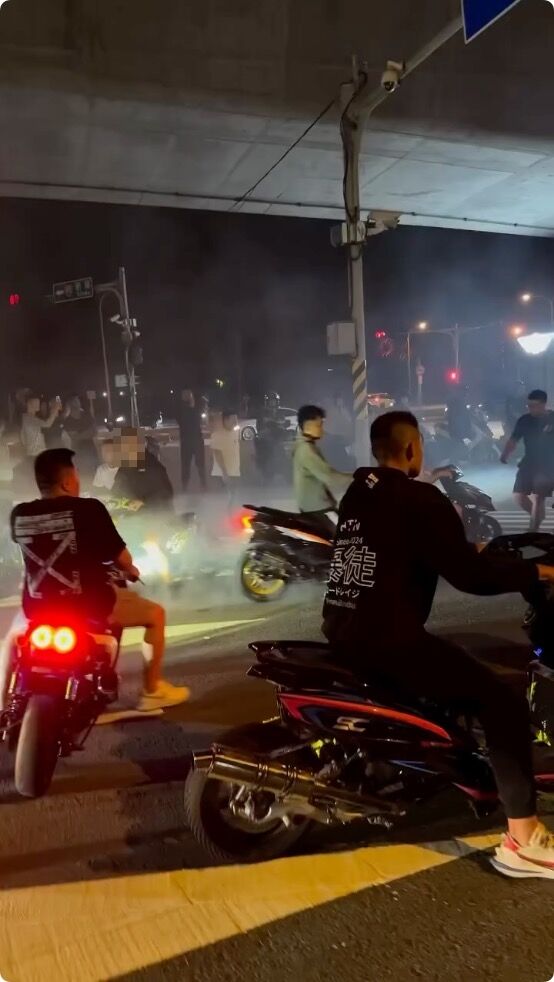 ▲▼新豐休息站飆車猴。（圖／翻攝臉書／爆系 許世子）