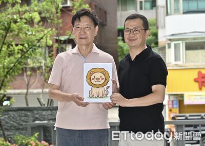 趙少康視訊東非動物「希望台灣好天氣」　羅智強送手繪獅子陪投票