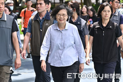 蔡英文久違現身投票　被問「對關稅有信心嗎？」反應曝光
