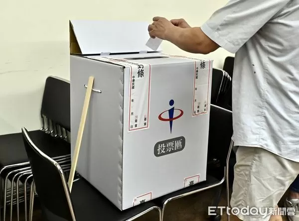▲▼2025立委罷免投票日,投票,選舉,民主,投票所,選票,選務,地方自治,間接民權,公投,票匭,政治。（圖／記者李毓康攝）