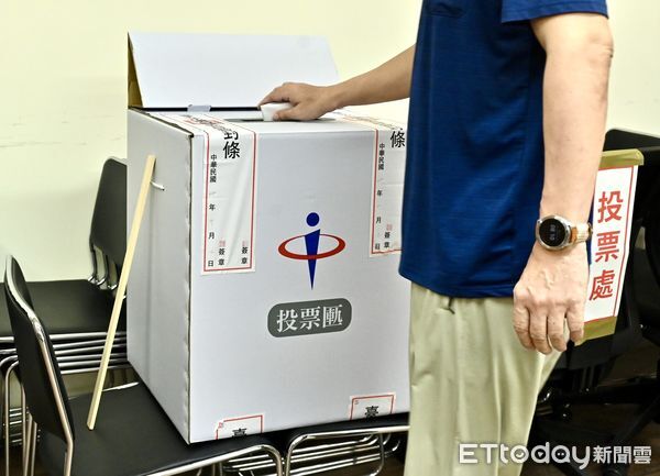 ▲▼2025立委罷免投票日,投票,選舉,民主,投票所,選票,選務,地方自治,間接民權,公投,票匭,政治。（圖／記者李毓康攝）