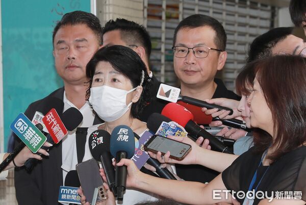 ▲陳佩琪、羅智強26日早受訪。（圖／記者周宸亘攝）