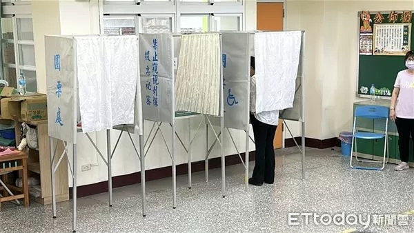 ▲▼盧秀燕,投票,大罷免,台中市長。（圖／記者許權毅攝）