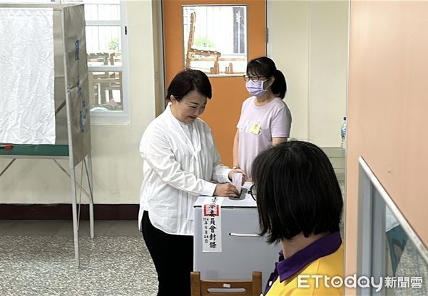 ▲▼盧秀燕,投票,大罷免,台中市長。（圖／記者許權毅攝）