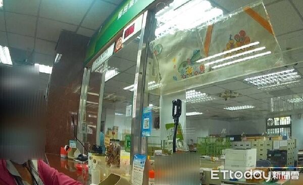 ▲余姓婦人陷入「猜猜我是誰」詐騙，前往郵局匯款。（圖／蘆竹警分局提供）