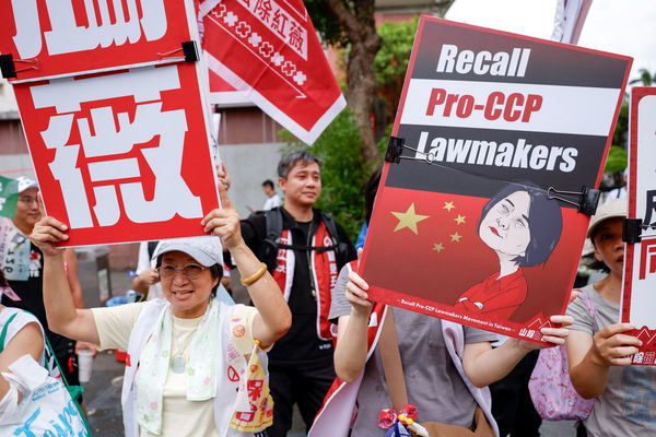▲▼罷免支持群眾。（圖／路透）