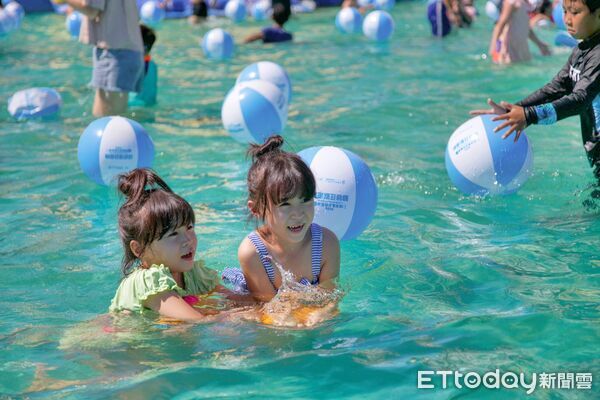 ▲▼旗津氣墊水樂園。（圖／記者許宥孺翻攝）