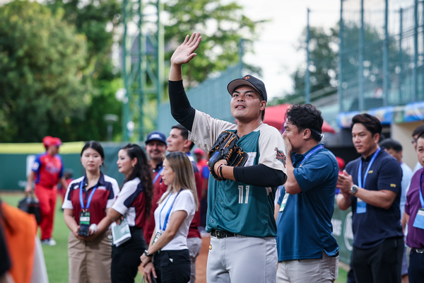 ▲▼曾偉恩受邀U12世界盃開球。（圖／中華棒協提供）