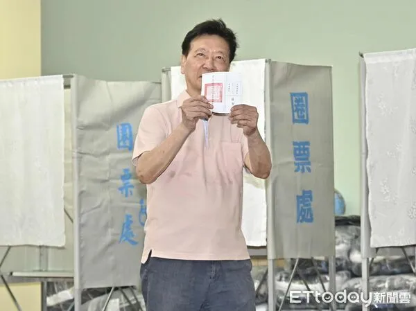 ▲▼     趙少康亮票    。（圖／記者李毓康攝）