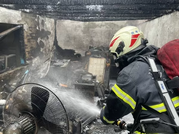 ▲鹿港發生民宅火警。（圖／記者唐詠絮翻攝）