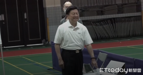 ▲▼大罷免，傅崐萁前往吉安國中投票。（圖／記者陳家豪攝）