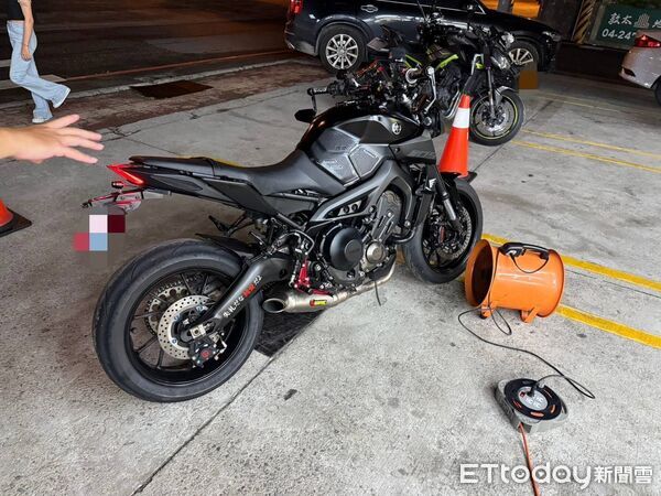 ▲▼烏日警方配合環保局、監理所在2小時取締8輛噪音車，開罰1萬8千元。（圖／警方提供，下同）