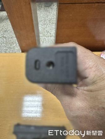 ▲▼       馬公分局謝謝民眾主動撥打110報案警方策動嫌疑人交付疑似涉案空氣槍      。（圖／記者陳洋翻攝）