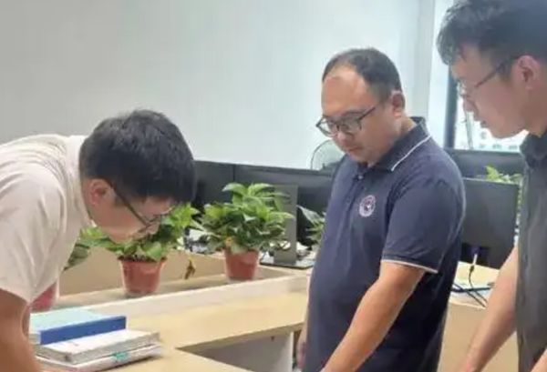 ▲▼ 普丁25年前合影的大陸小男孩，找到了           。（圖／翻攝 湖南日報、今日俄羅斯微博）