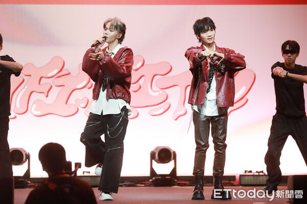 ▲▼黃氏兄弟「返校日8：無限」演唱會彩排-黃氏兄弟，黃雍哲，黃挺瑋。（圖／記者周宸亘攝）