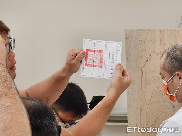 ▲▼大罷免首波投票今（26日）登場，開票作業進行中。（圖／記者陳家祥攝）