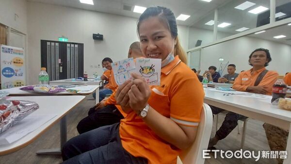 ▲台南勞工局與成大合作，進廠為移工提供健康與心理諮詢服務，展現友善勞動環境。（記者林東良翻攝，下同）