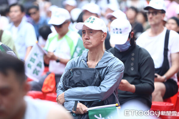 ▲反共護台志工聯盟開票之夜，支持者情緒低落。（圖／記者林敬旻攝）