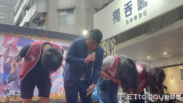 ▲▼台中大罷免，敲羅行動、罷團領銜人瓜瓜認輸。（圖／記者白珈陽攝）