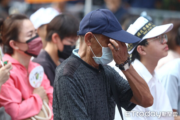 ▲反共護台志工聯盟開票之夜，支持者情緒低落。（圖／記者林敬旻攝）