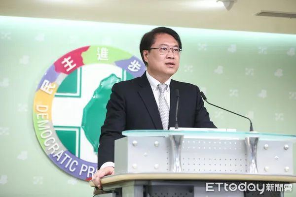 ▲全台大罷免行動失敗，民進黨秘書長林右昌出面說明。（圖／記者林敬旻攝）