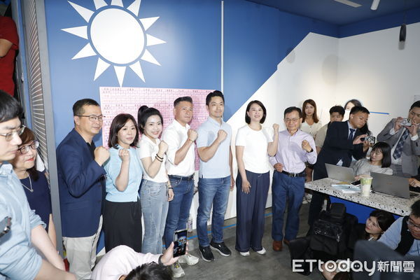 ▲▼726大罷免國民黨大獲全勝，罷免結果出爐後台北市長蔣萬安率台北市五名立委羅志強、徐巧芯、李彥秀、賴士葆、王鴻薇共同召開記者會。（圖／記者湯興漢攝）