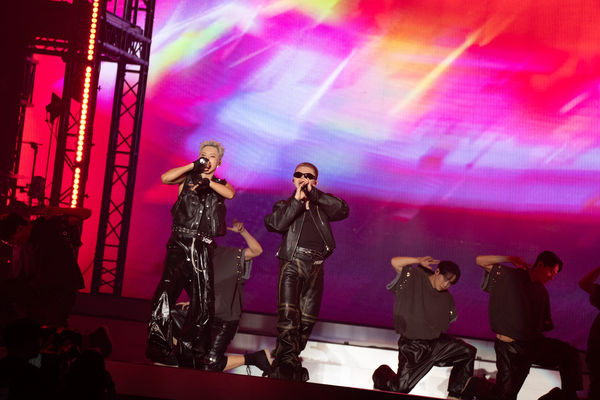 ▲▼ HOSHI、WOOZI豪雨。（圖／D-SHOW提供）