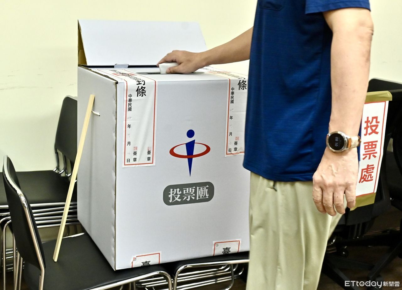 726投完「還有823大罷免」　雞排妹曬一張圖：車票買好了