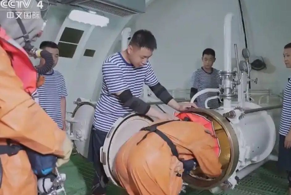 揭秘陸最神秘軍校訓練　苦熬高壓深海！聲納兵「錯一次」全滅頂