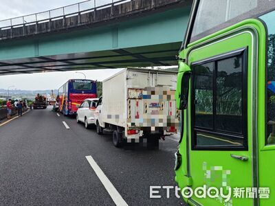 國1三義段連3起車禍!2遊覽車、9小車追撞 一度釀車潮回堵