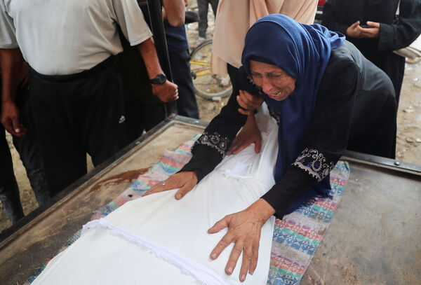 ▲▼以色列軍隊空襲加薩市（Gaza City）造成死傷。（圖／路透）