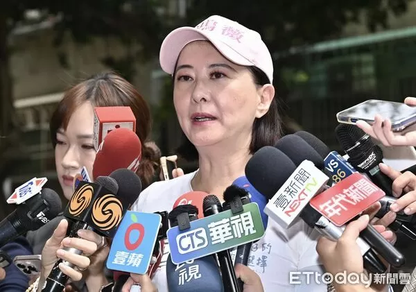 ▲▼王鴻薇車隊掃街謝票。（圖／記者李毓康攝）