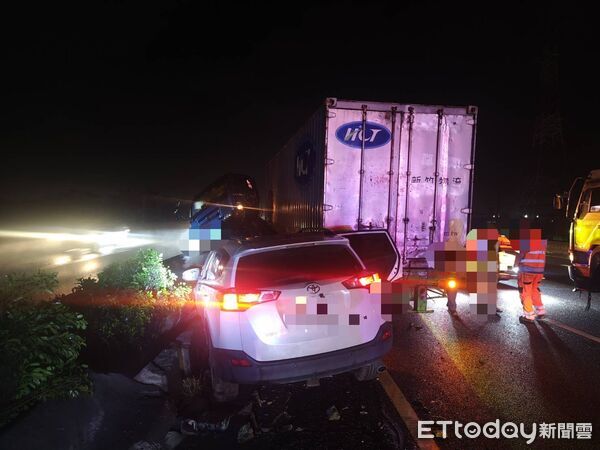 ▲國道1號北上341.5公里高科交流道路段昨日晚間發生一起車禍 。（圖／記者吳奕靖翻攝）