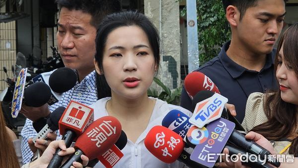 ▲徐巧芯今日謝票前受訪。（圖／記者呂佳賢攝）