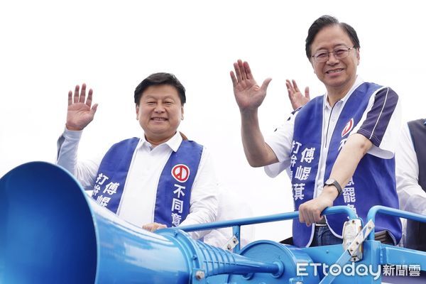 ▲▼投票前桃園市長張善政及中廣董事長趙少康皆親赴花蓮陪同傅崐萁掃街拜票。（圖／國民黨花蓮縣黨部提供，下同）