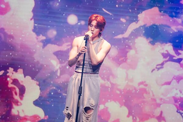 ▲▼ 張東雨笑虧：台灣記者好像很多E人！　還原伏立挺身訪問實況。（圖／網銀國際影視提供）