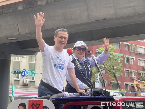 ▲國民黨立委羅智強27日上午啟動謝票並受訪。（圖／記者蘇晏男攝）