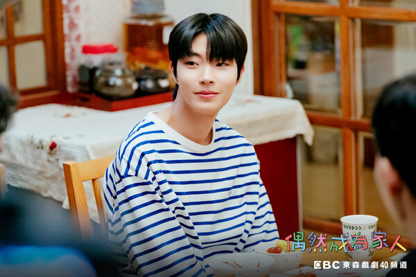 ▲黃寅燁（左起）、鄭彩娟與裴賢聖都是I人，笑言靠喝酒增進情感，讓彼此變親近。（圖／東森提供）