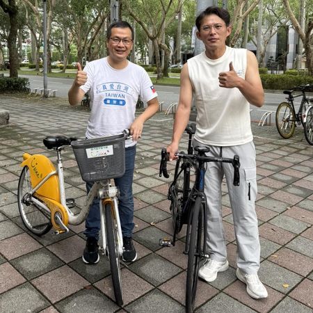 ▲羅智強27日表示早上與黃國昌一同騎腳踏車謝票。（圖／翻攝自Facebook／羅智強）