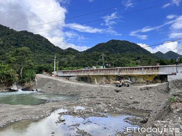 ▲▼蚊子洞施工便道經公所啟動災後應變機制迅速搶修，已正式開放通行。（圖／富里鄉公所提供，下同）