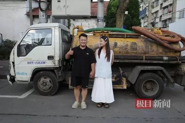 ▲▼陸「糞2代」下班開賓士　婚禮車要用「水肥車」。（圖／翻攝極目新聞）